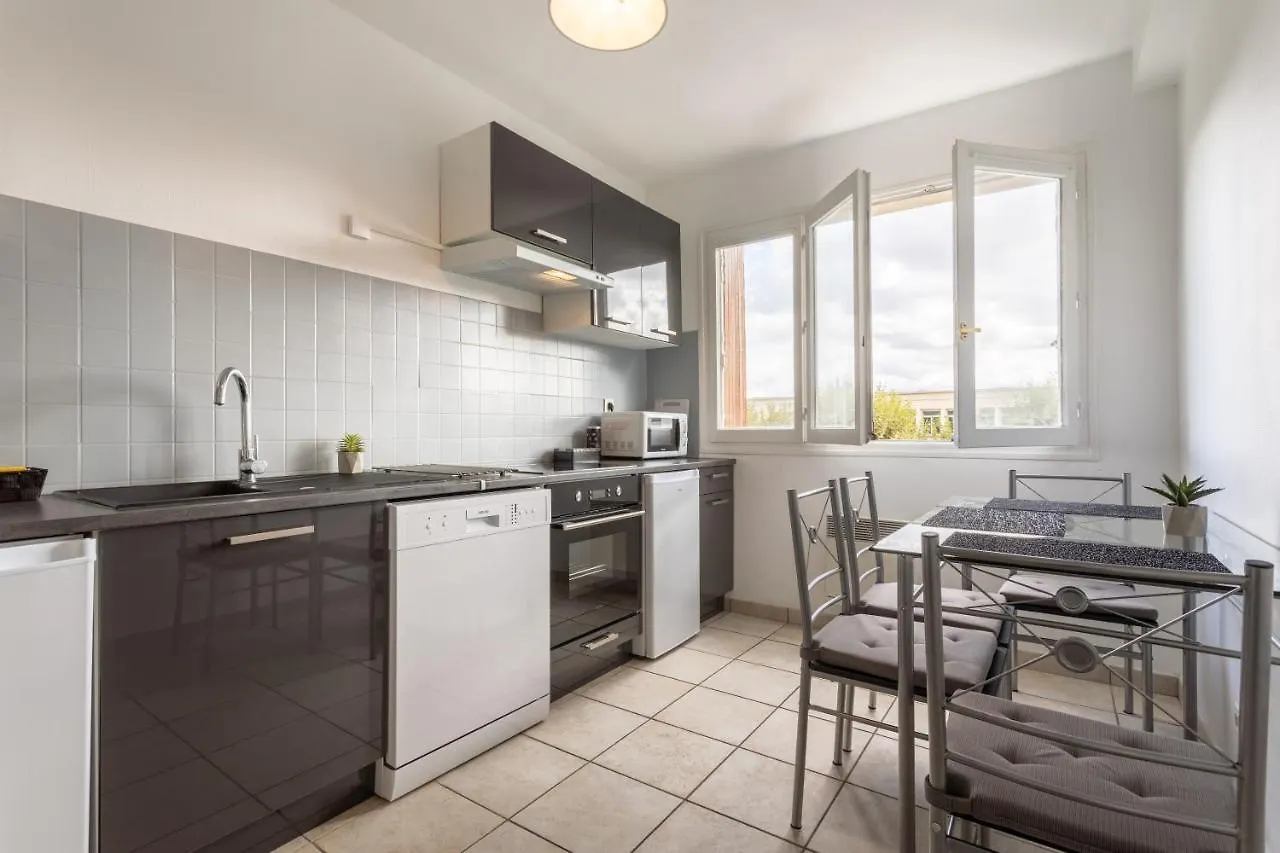Villeurbanne City Break Apartment 0*,